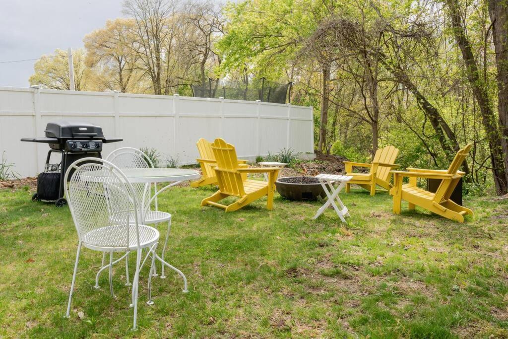 קינגסטון Campfire Cottage Fireplace, Fire Pit & No Chores! מראה חיצוני תמונה