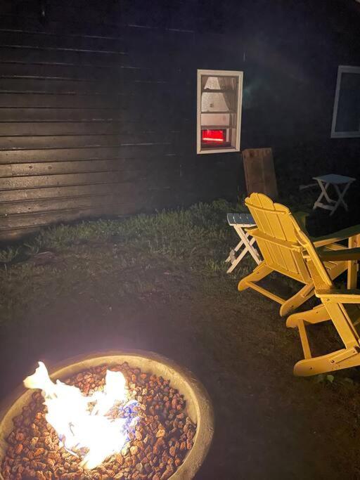 קינגסטון Campfire Cottage Fireplace, Fire Pit & No Chores! מראה חיצוני תמונה