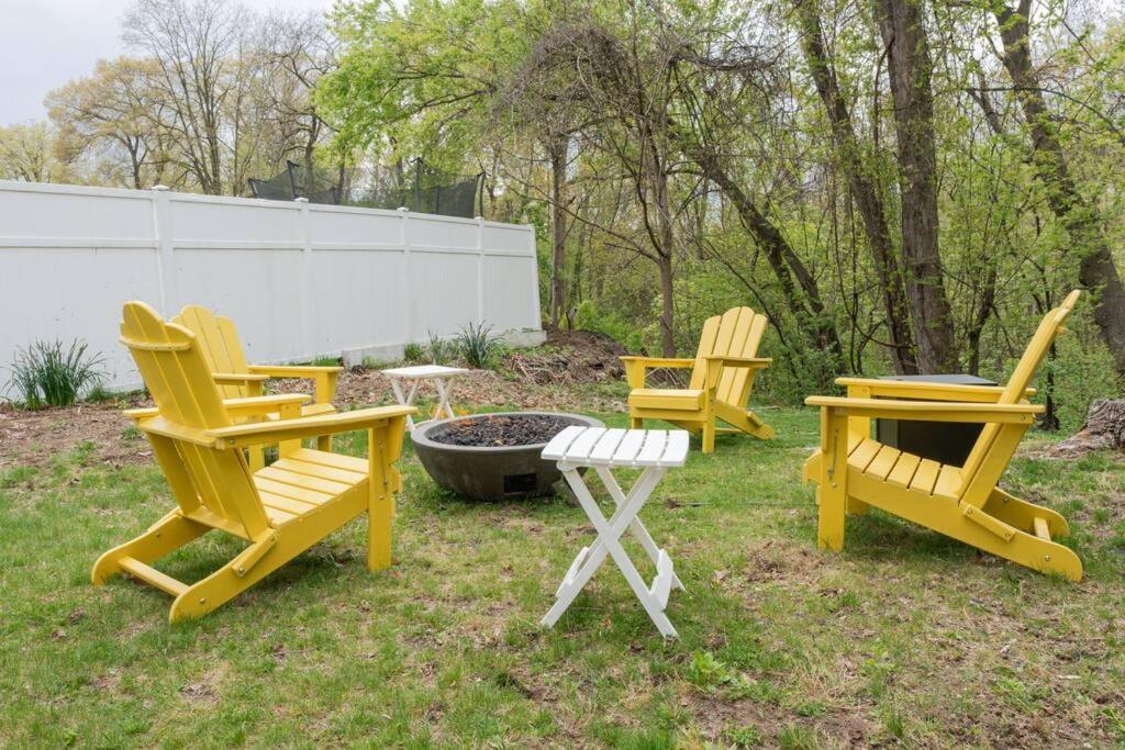 קינגסטון Campfire Cottage Fireplace, Fire Pit & No Chores! מראה חיצוני תמונה
